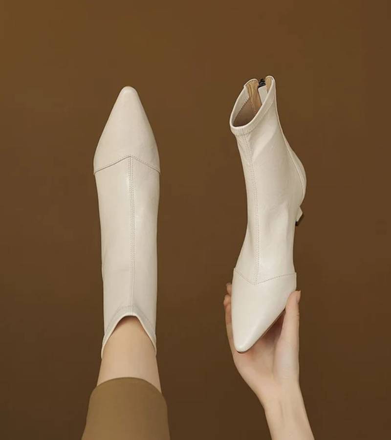 Fulvia | Minimal leather ankle boots with a mid heel