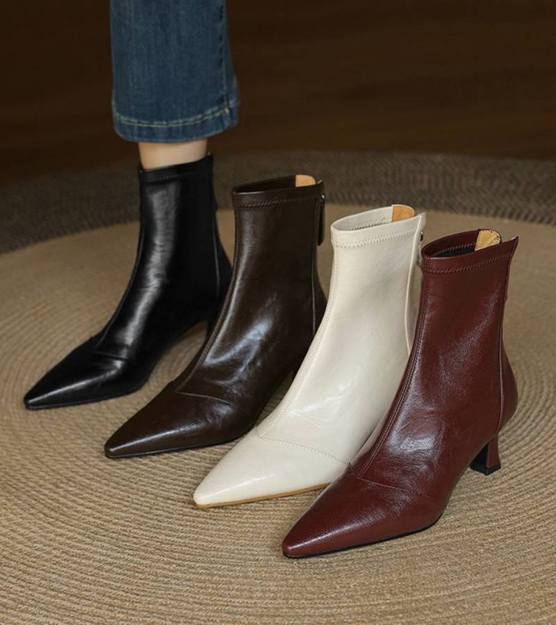 Fulvia | Minimal leather ankle boots with a mid heel