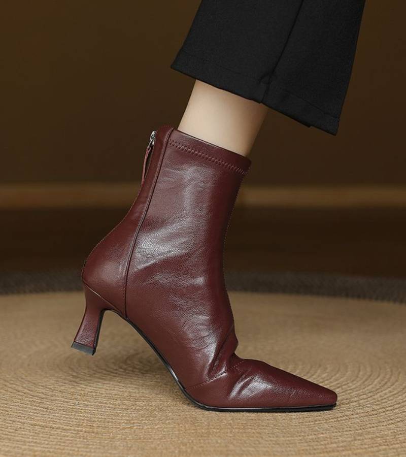 Fulvia | Minimal leather ankle boots with a mid heel