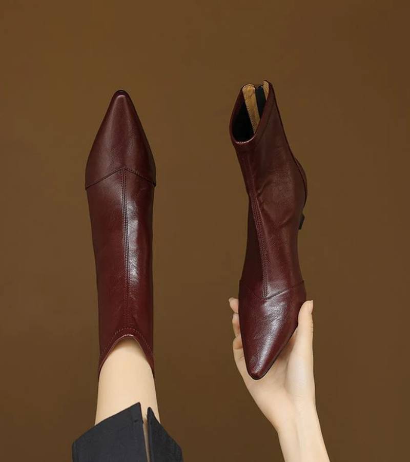 Fulvia | Minimal leather ankle boots with a mid heel