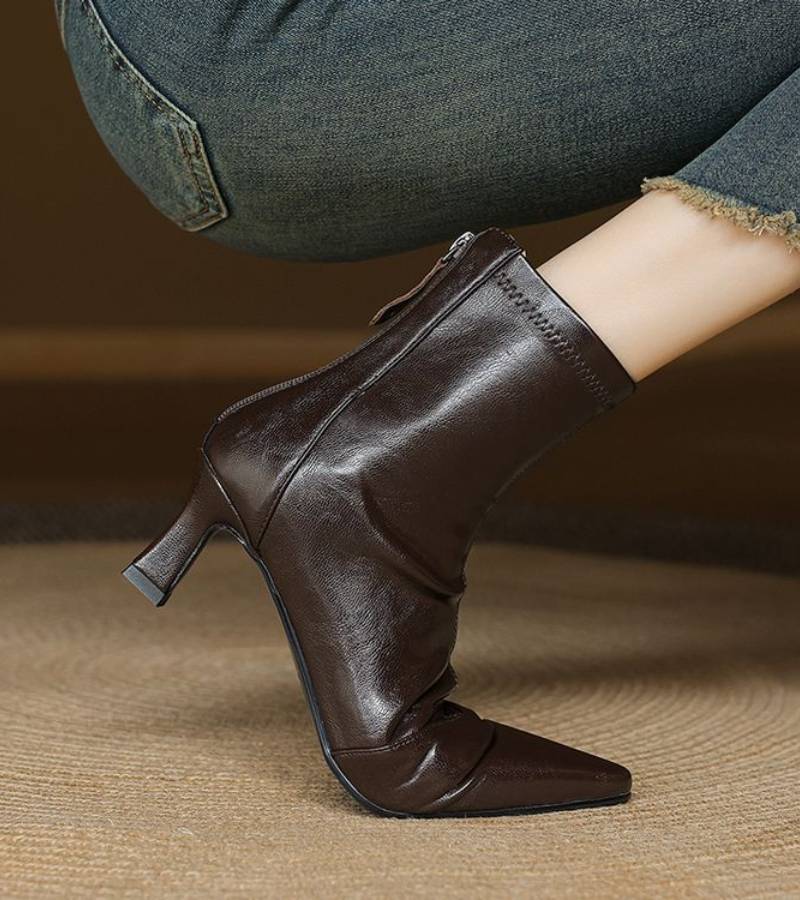 Fulvia | Minimal leather ankle boots with a mid heel