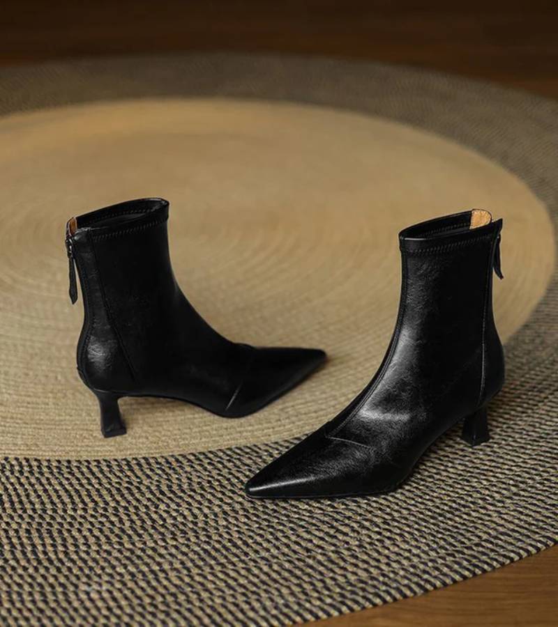 Fulvia | Minimal leather ankle boots with a mid heel
